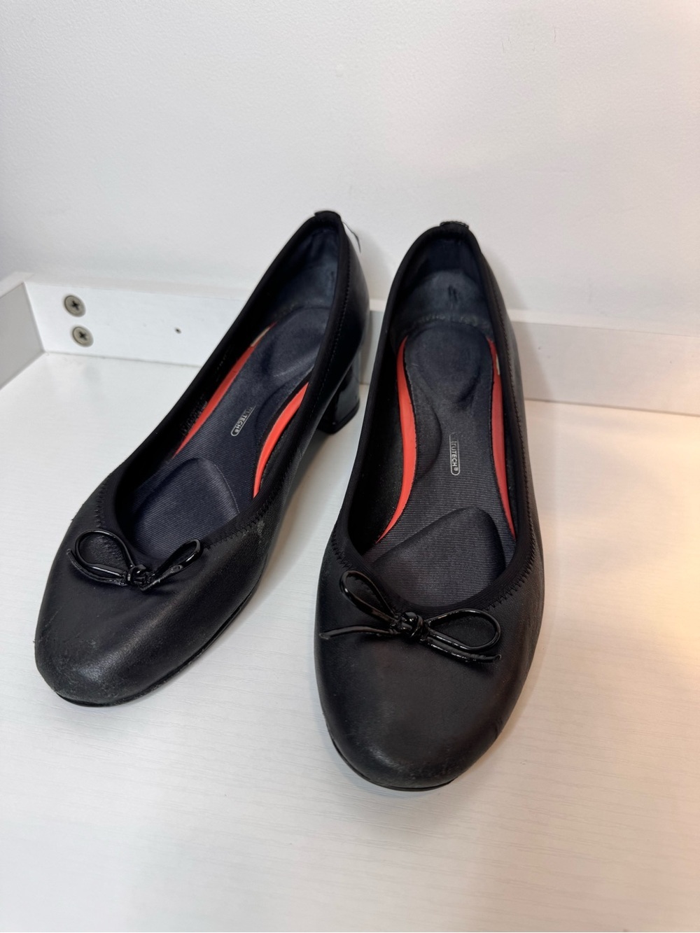 Rockport Black Women's Flight attendant heels with Bow Accent